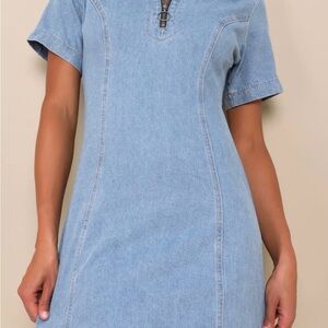 Lulus New without Tag Light Wash Denim Zip-Front Short Sleeve Mini Dress